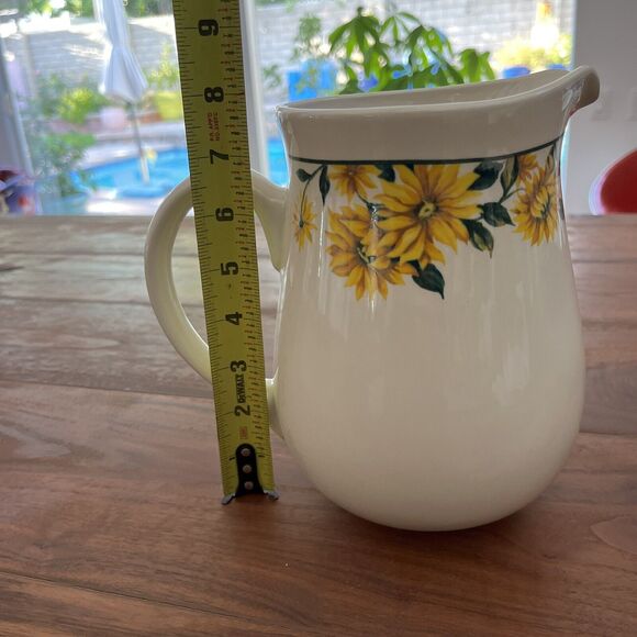 Thomson Pottery Sunflower 64 oz Pitcher - Picture 8 of 9